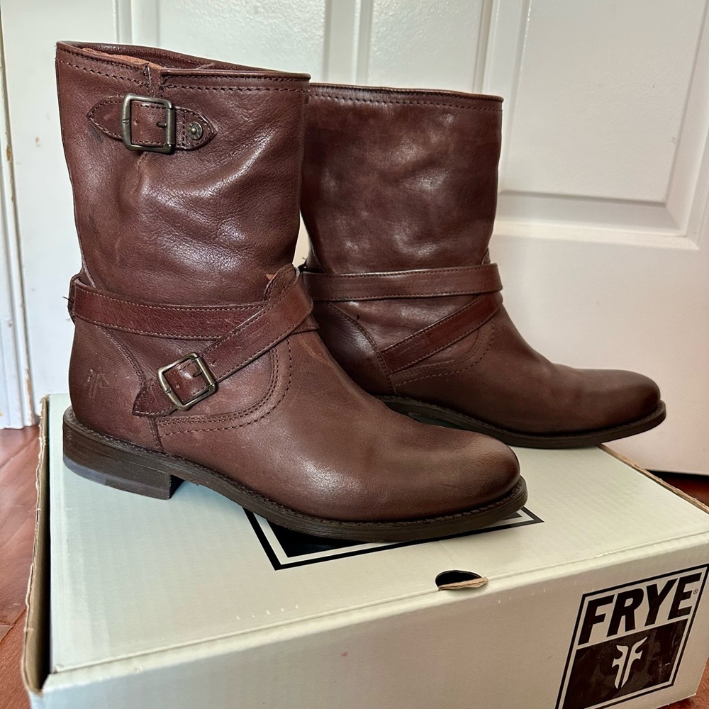Frye Women's Jaden Cross Engineer Brown 8.5